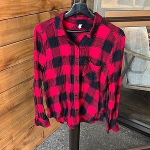 BP. Red & Black Button Down Size M